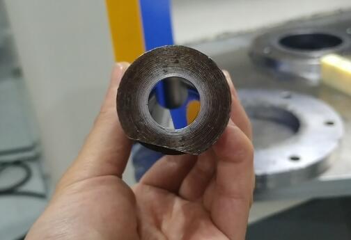 模具內(nèi)孔用磨床磨過，對內(nèi)孔拋光提升光潔度使用斯曼克磨粒流進行加工