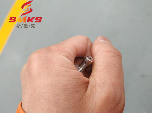 <a href='http://www.top300.cn' target='_blank'><u>流體拋光機(jī)</u></a>在去除小孔相交處毛刺的應(yīng)用
